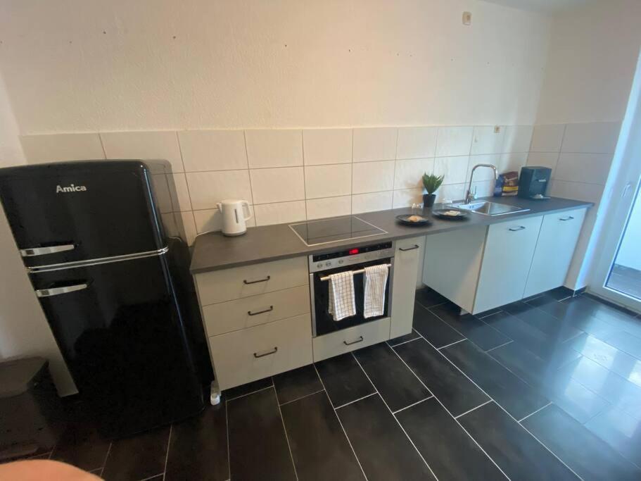 Riesen Bett, Strassenbahn Vor Der Tuer, Beste Lage, Nah Zur Messe, Keine Rechnungen Essen Eksteriør bilde